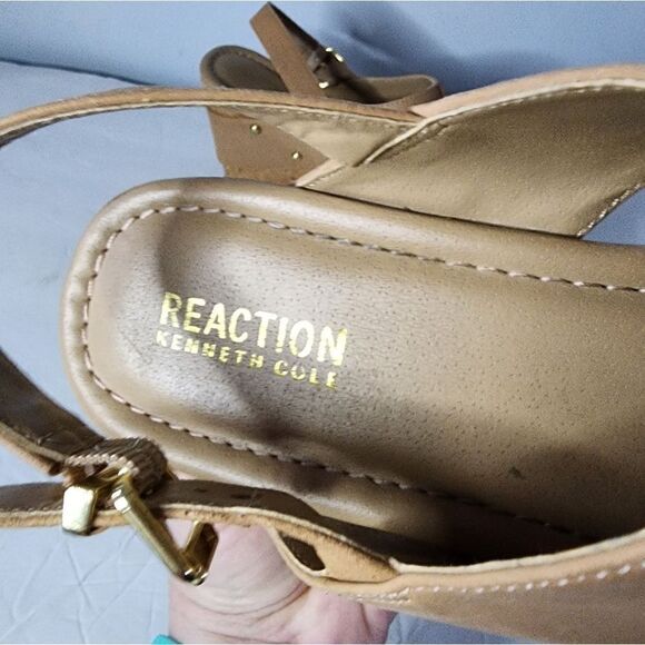Kenneth Cole Reaction Tan Wedge Sandal Size 10 open toe strappy back - Picture 3 of 6
